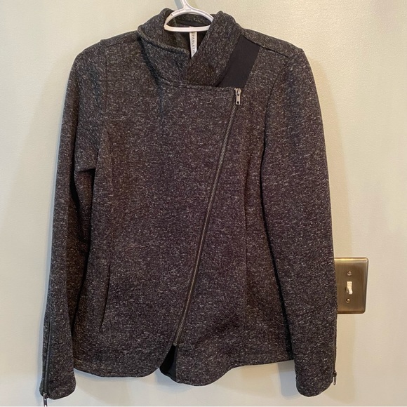 Fabletics Calypso Charcoal Grey Moto Asymmetric Jacket Size medium - Picture 1 of 8